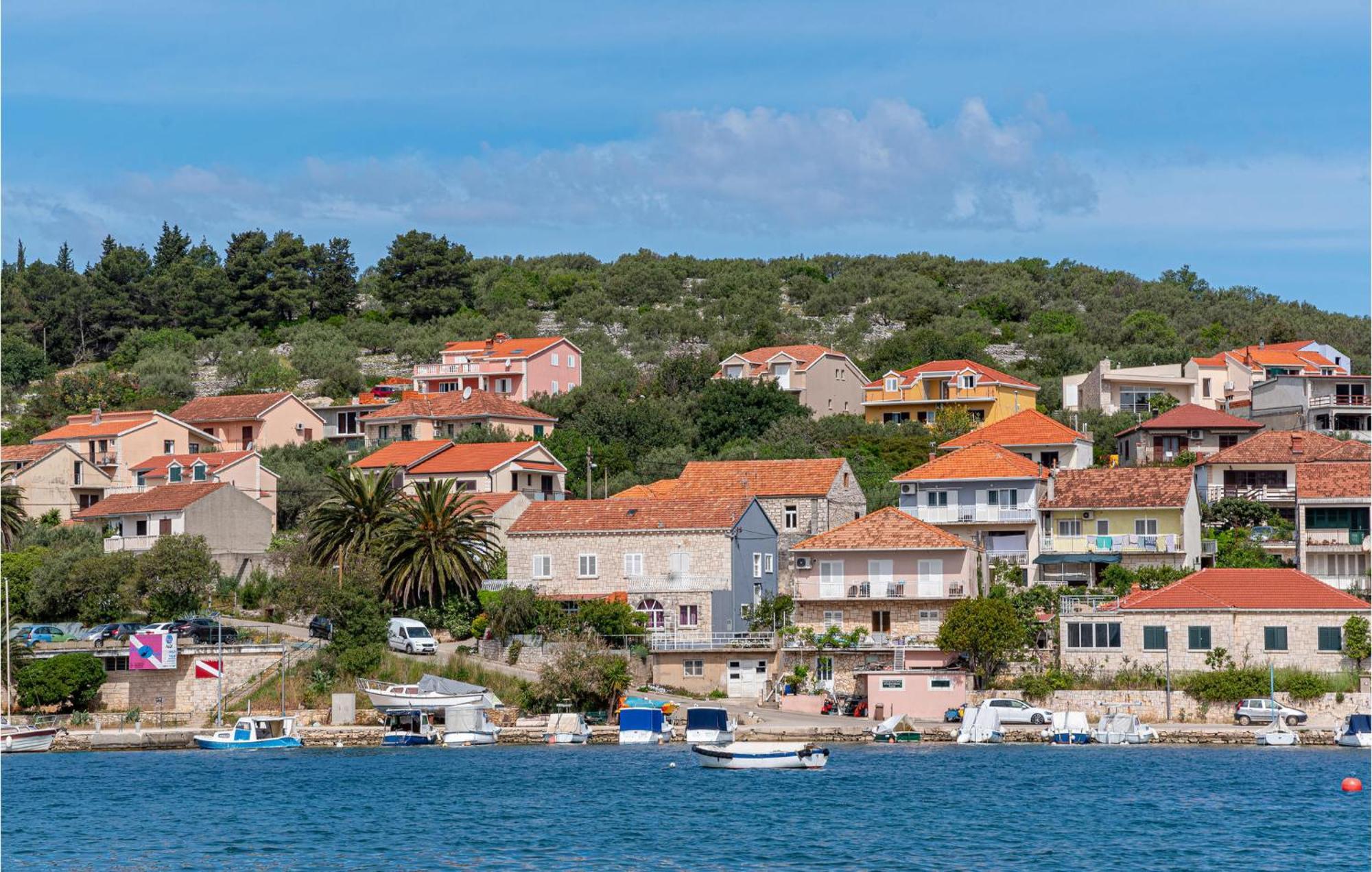 Beautiful Apartment In Vela Luka With Kitchen Екстериор снимка